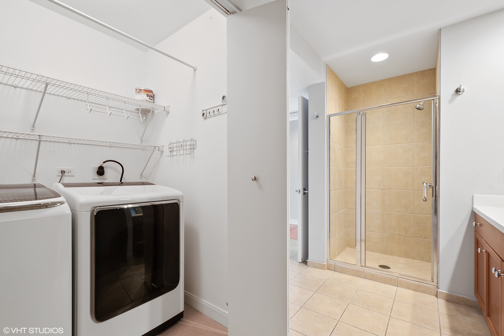 130 N GARLAND Court Unit: 4902
