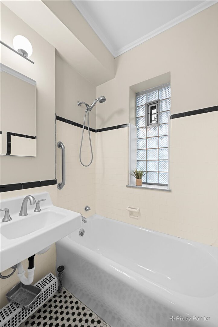 1321 E 56th Street Unit: 2