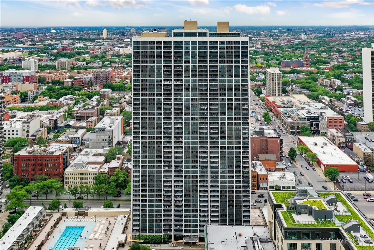 1560 N Sandburg Terrace Unit: 3206