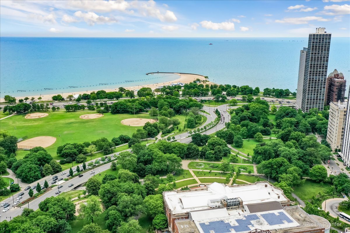 1560 N Sandburg Terrace Unit: 3206