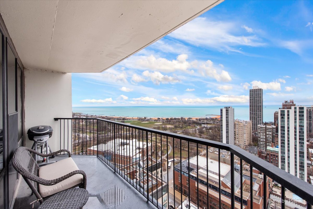 1560 N Sandburg Terrace Unit: 3206