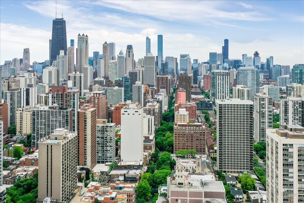 1560 N Sandburg Terrace Unit: 3206