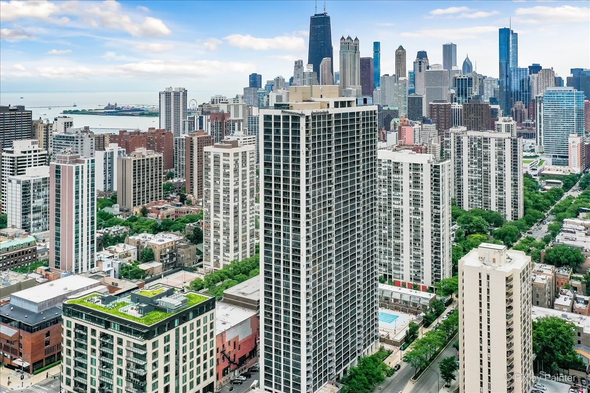 1560 N Sandburg Terrace Unit: 3206