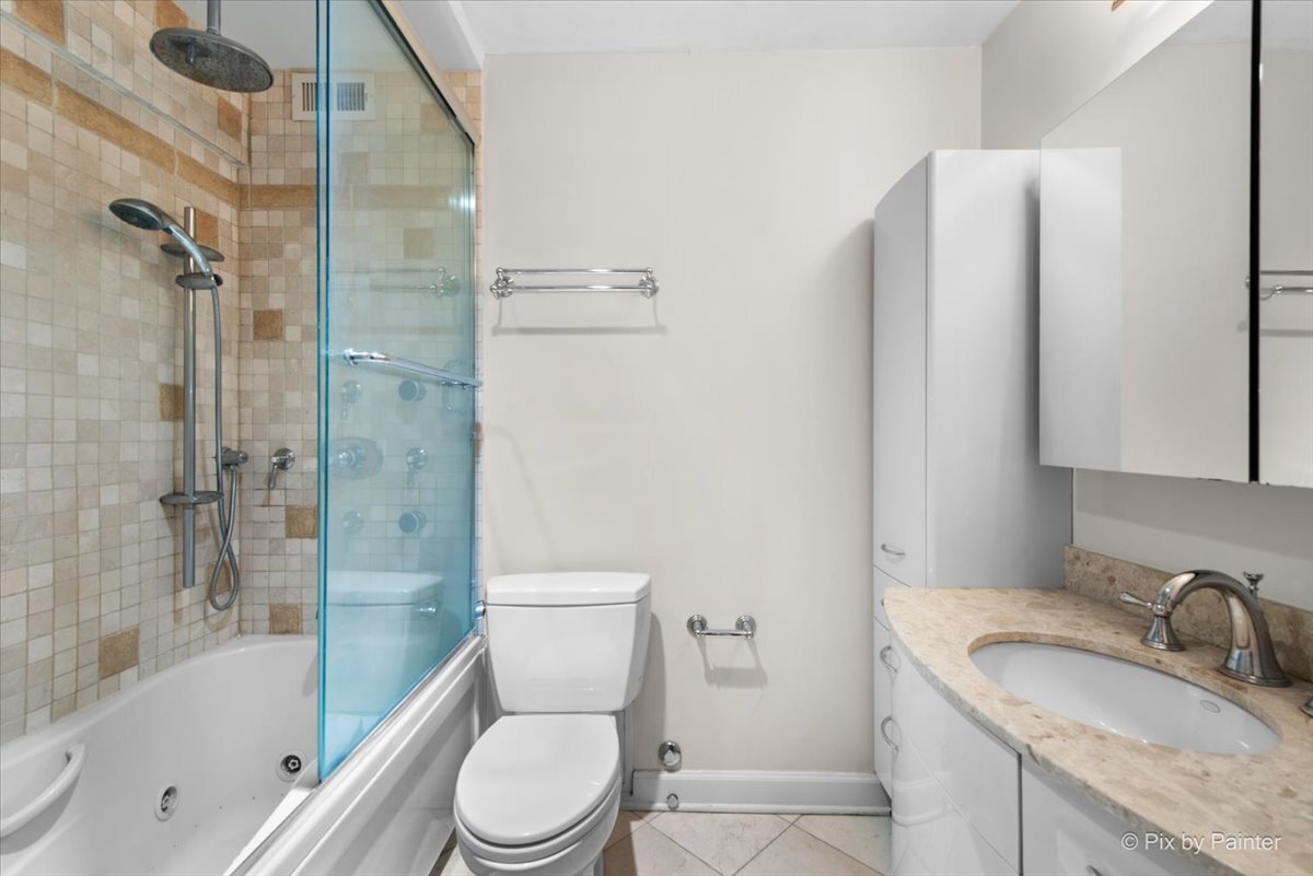 1560 N Sandburg Terrace Unit: 3206