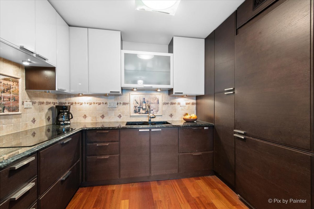 1560 N Sandburg Terrace Unit: 3206