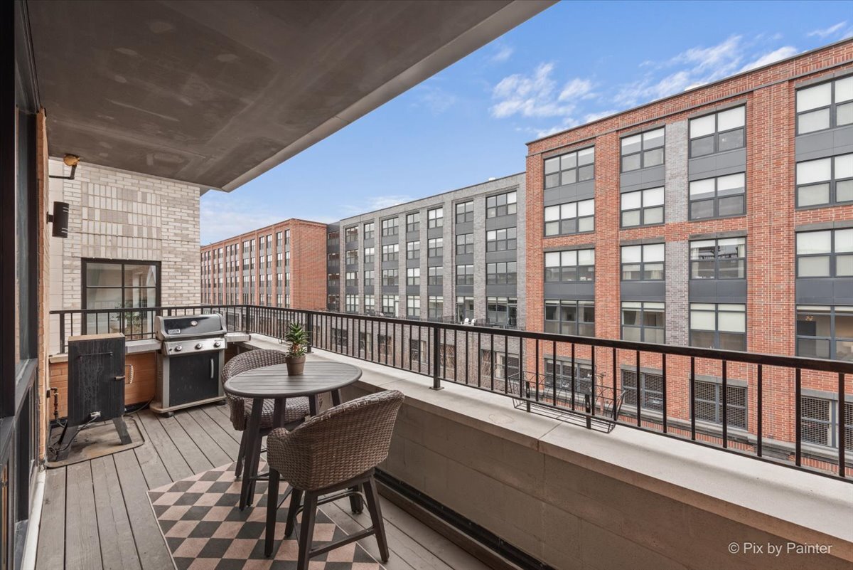 2491 N Milwaukee Avenue Unit: 4S