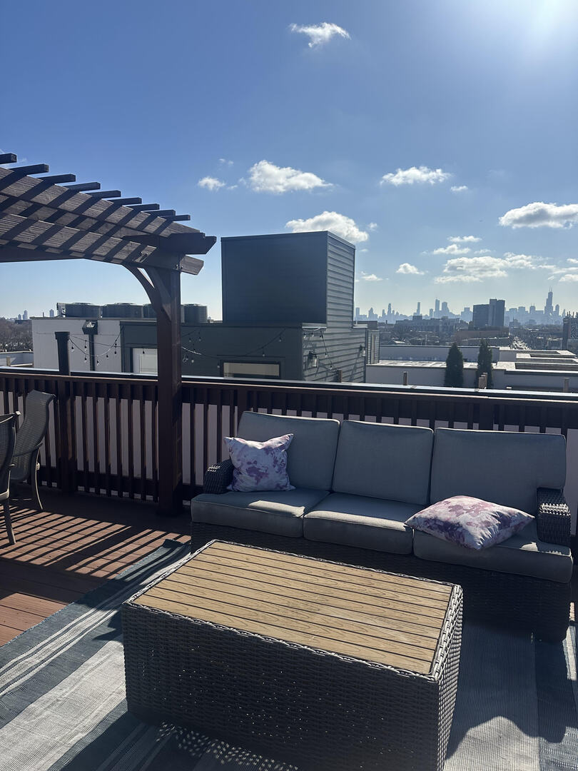 2491 N Milwaukee Avenue Unit: 4S