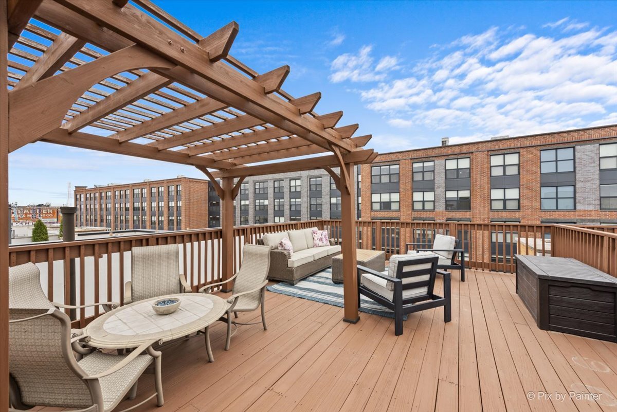 2491 N Milwaukee Avenue Unit: 4S
