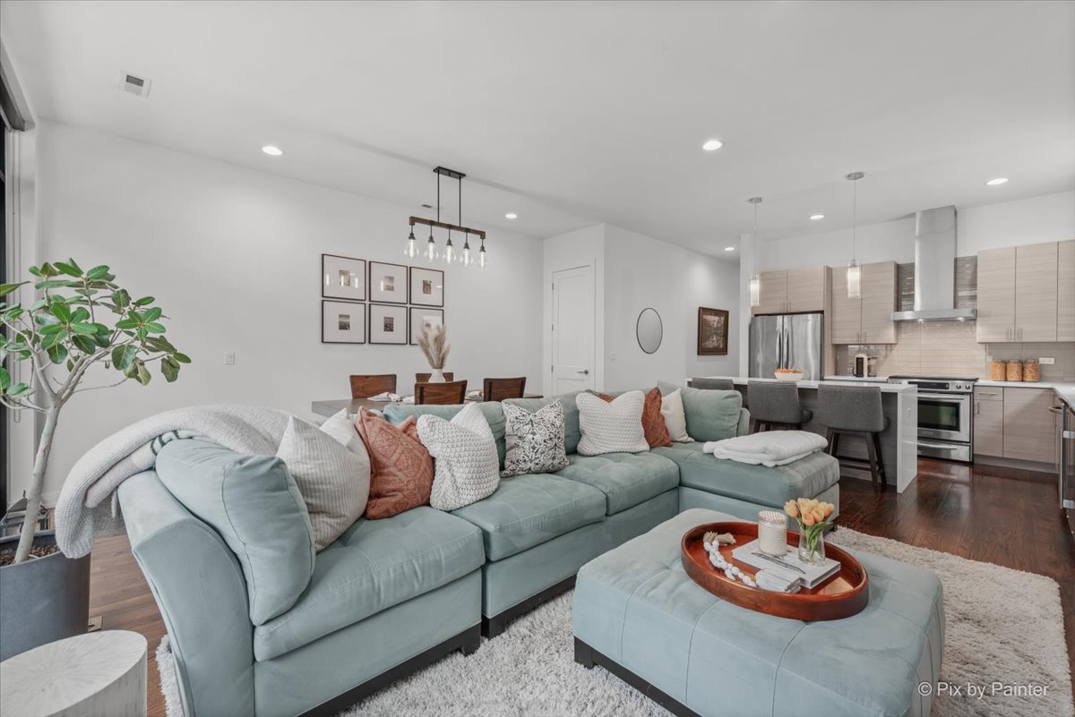 2491 N Milwaukee Avenue Unit: 4S