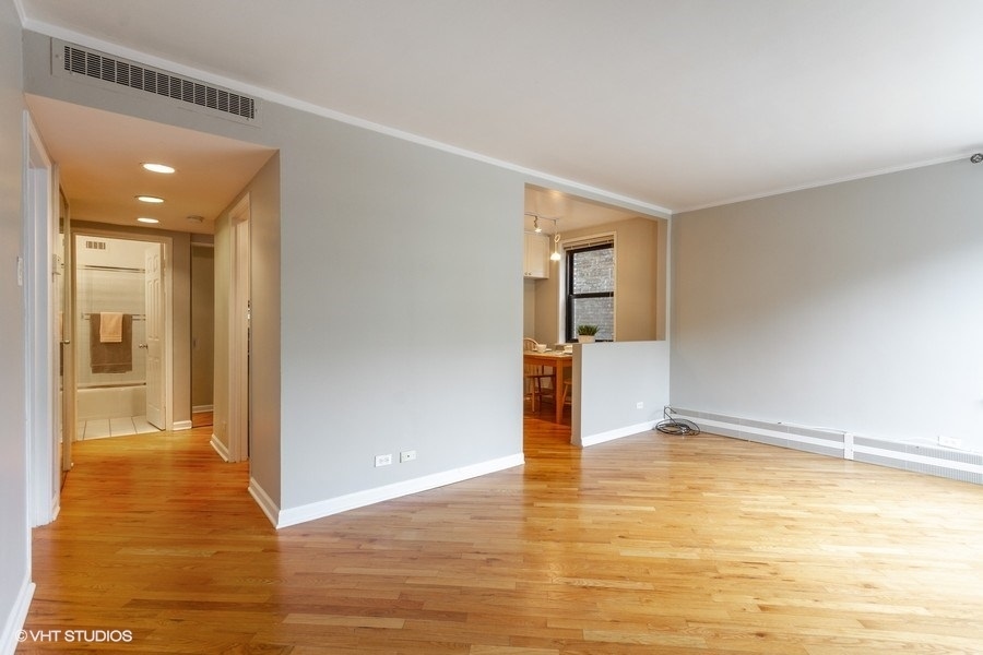 525 W Aldine Avenue Unit: 102