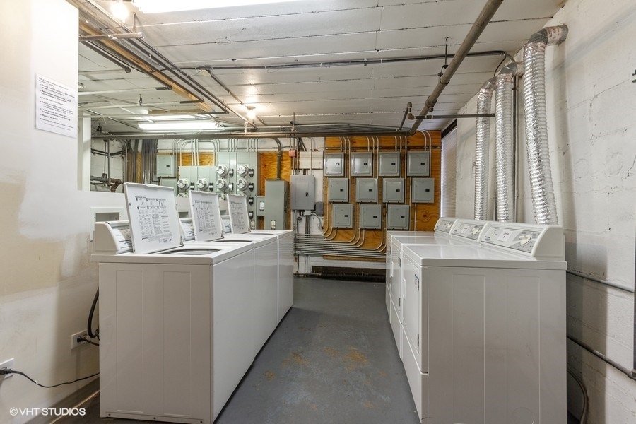 525 W Aldine Avenue Unit: 102