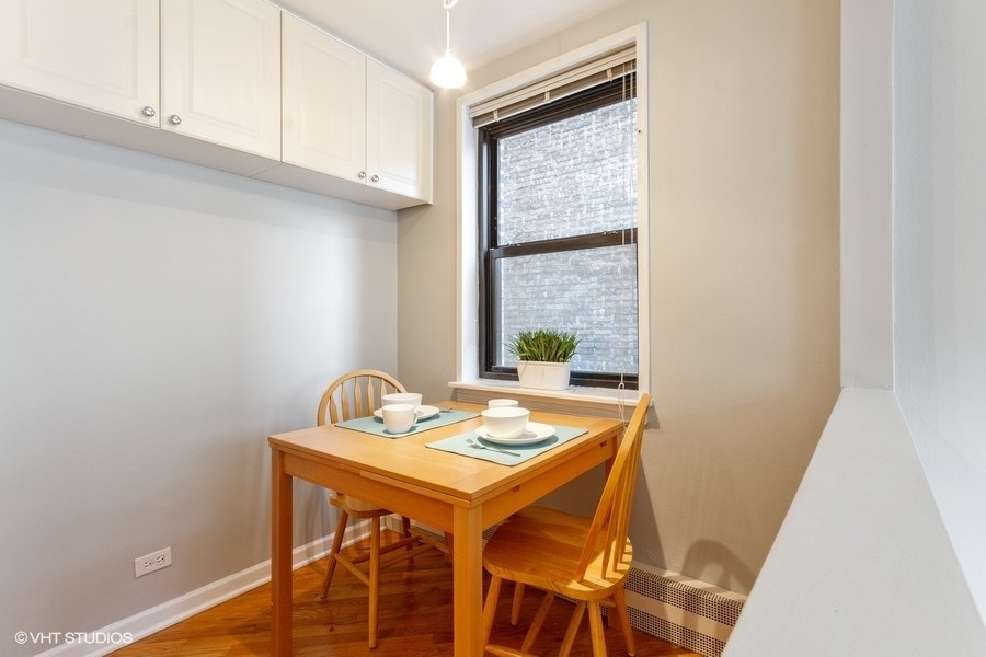 525 W Aldine Avenue Unit: 102