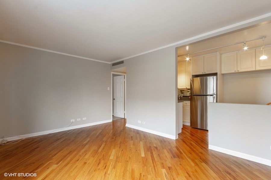 525 W Aldine Avenue Unit: 102
