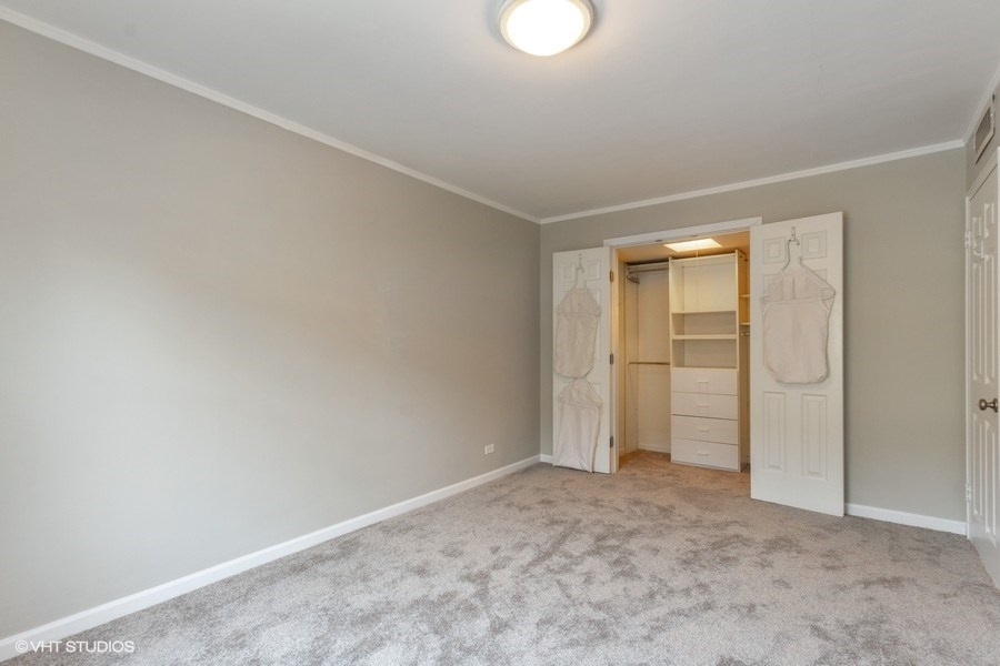 525 W Aldine Avenue Unit: 102