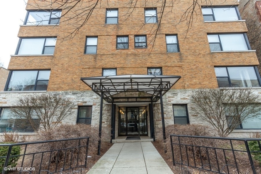525 W Aldine Avenue Unit: 102
