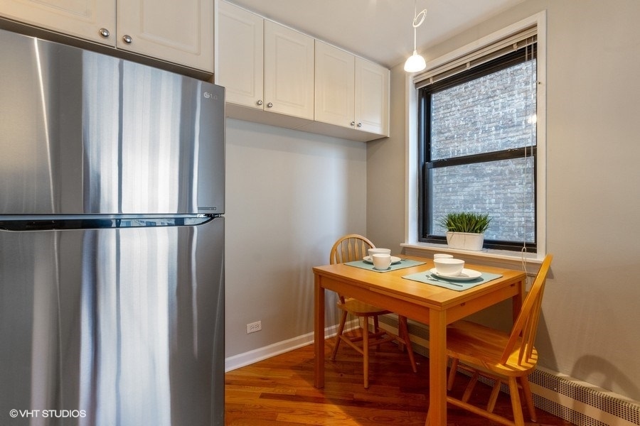 525 W Aldine Avenue Unit: 102