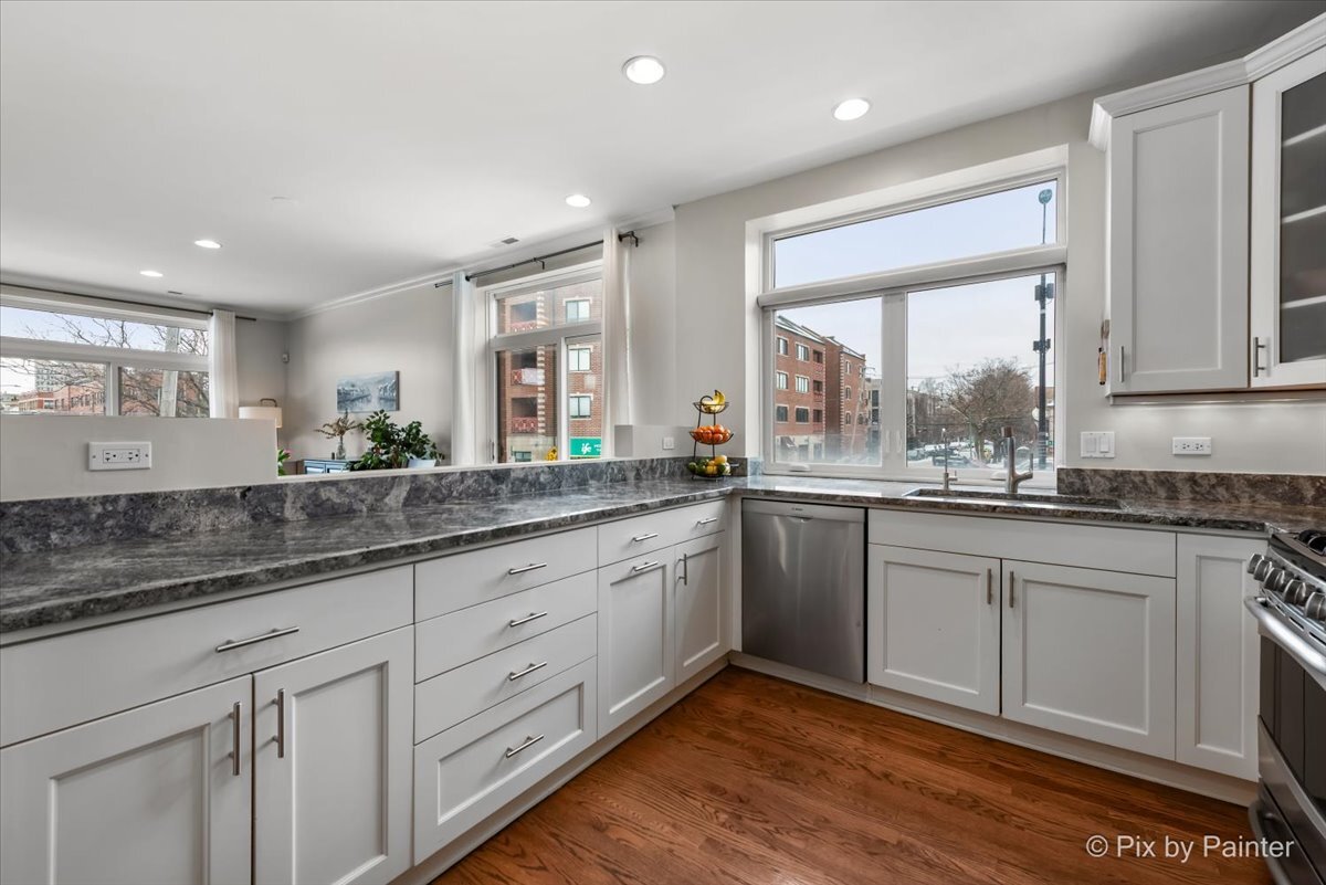 1830 N Winchester Avenue Unit: 101