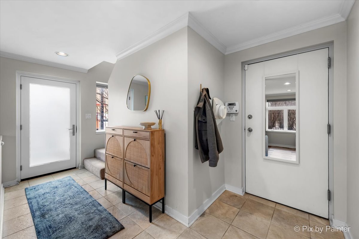1830 N Winchester Avenue Unit: 101