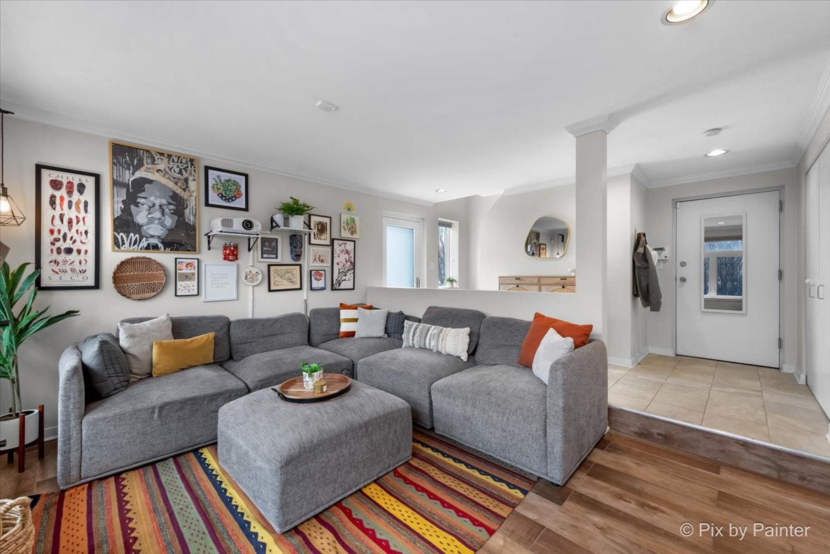 1830 N Winchester Avenue Unit: 101