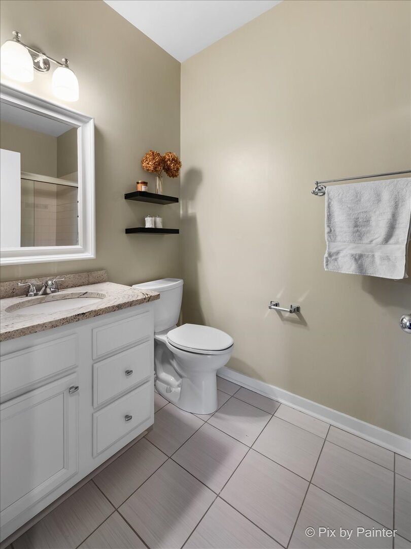 1830 N Winchester Avenue Unit: 101