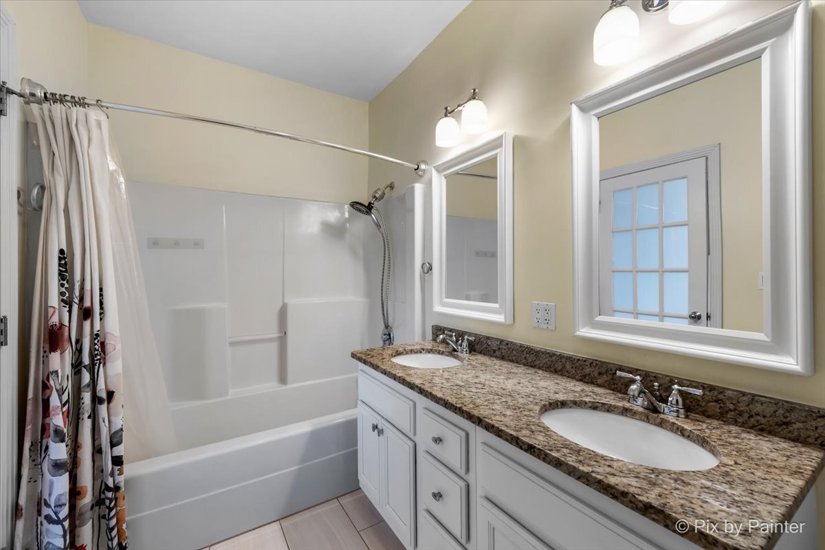 1830 N Winchester Avenue Unit: 101