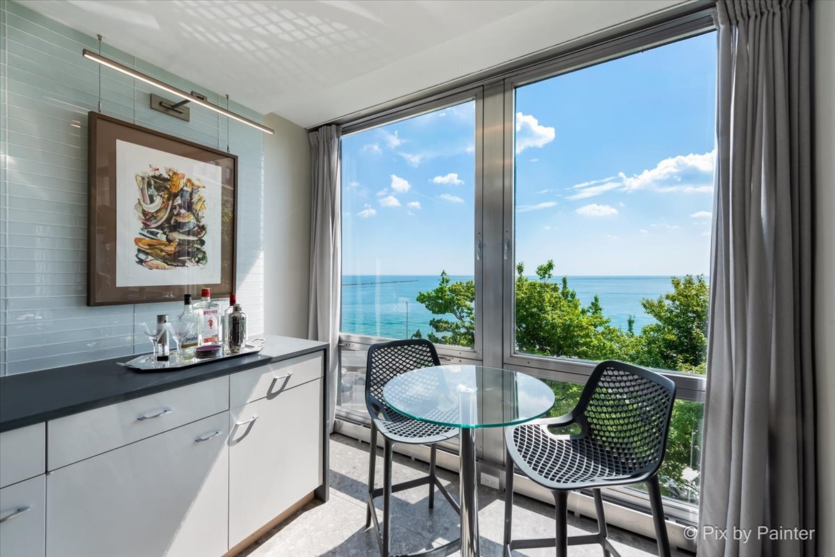 860 N LAKE SHORE Drive Unit: 4M
