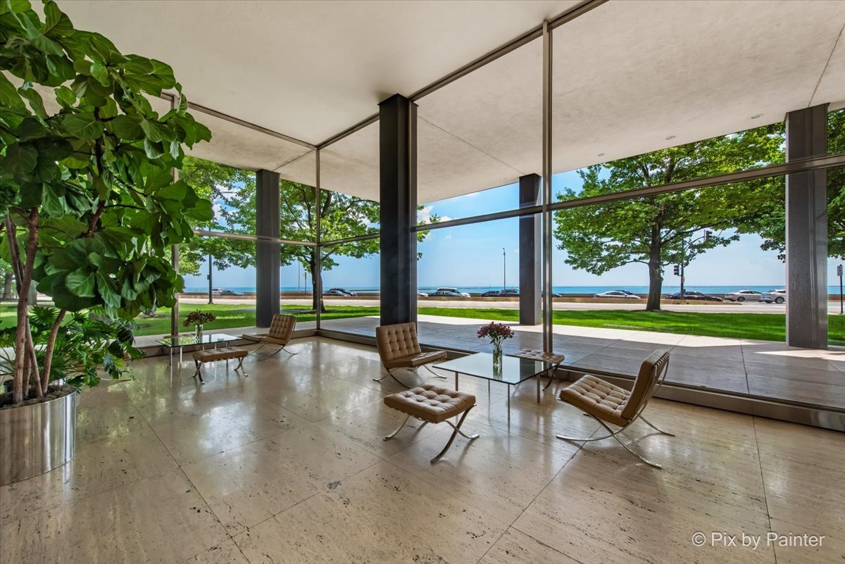 860 N LAKE SHORE Drive Unit: 4M