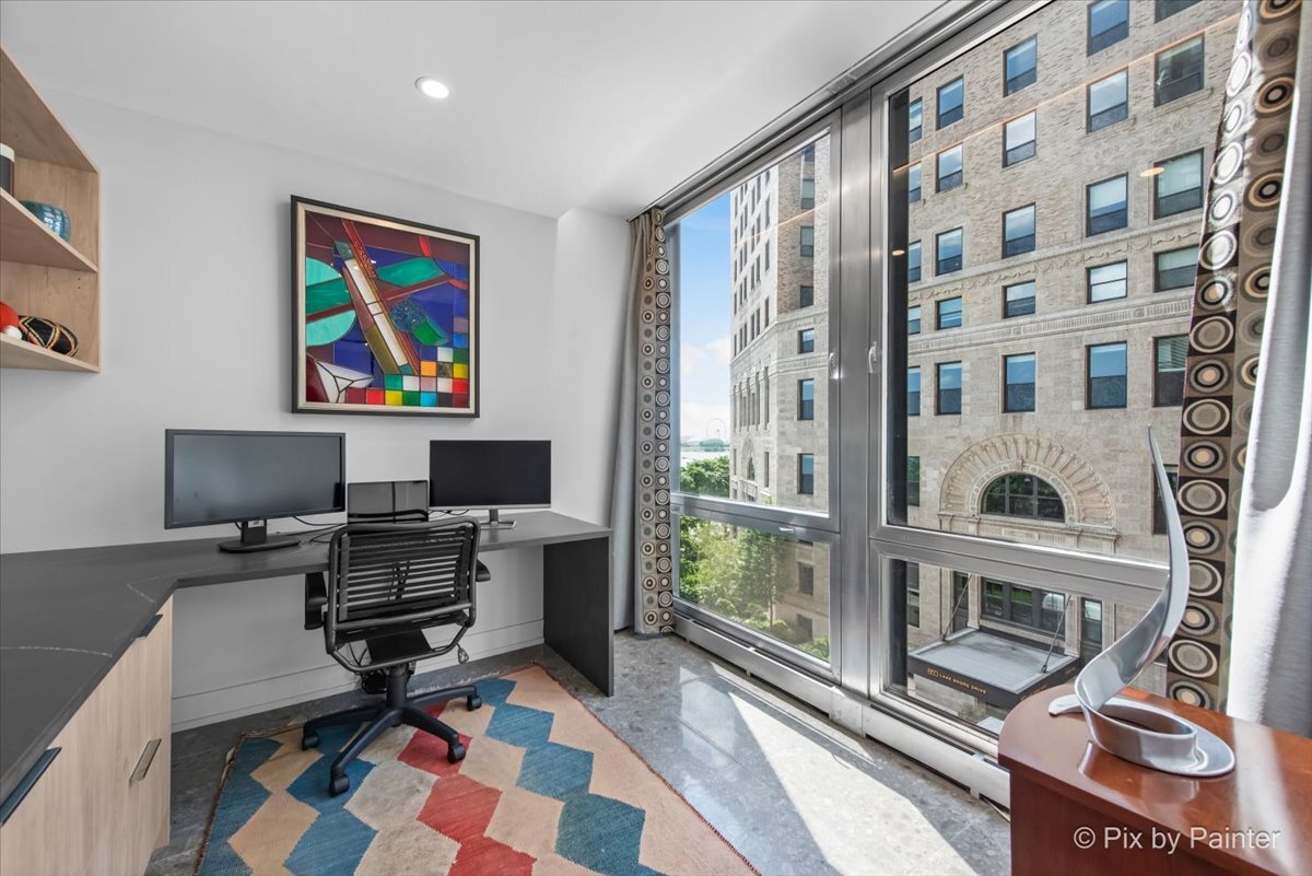 860 N LAKE SHORE Drive Unit: 4M