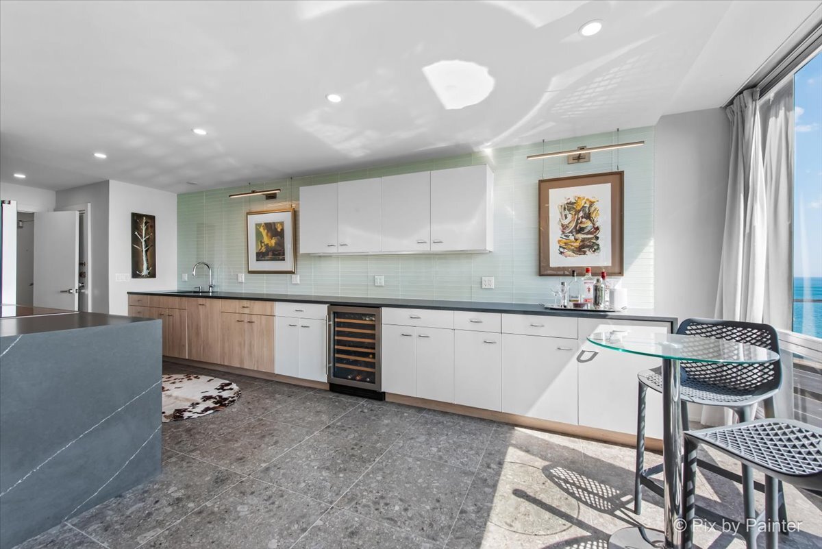 860 N LAKE SHORE Drive Unit: 4M