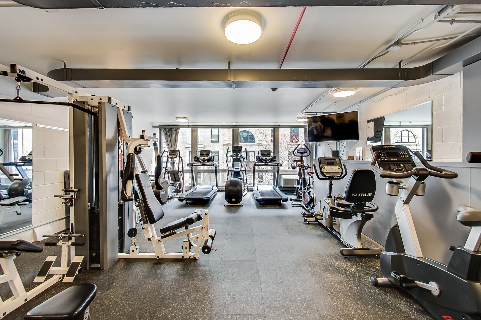 860 N LAKE SHORE Drive Unit: 4M