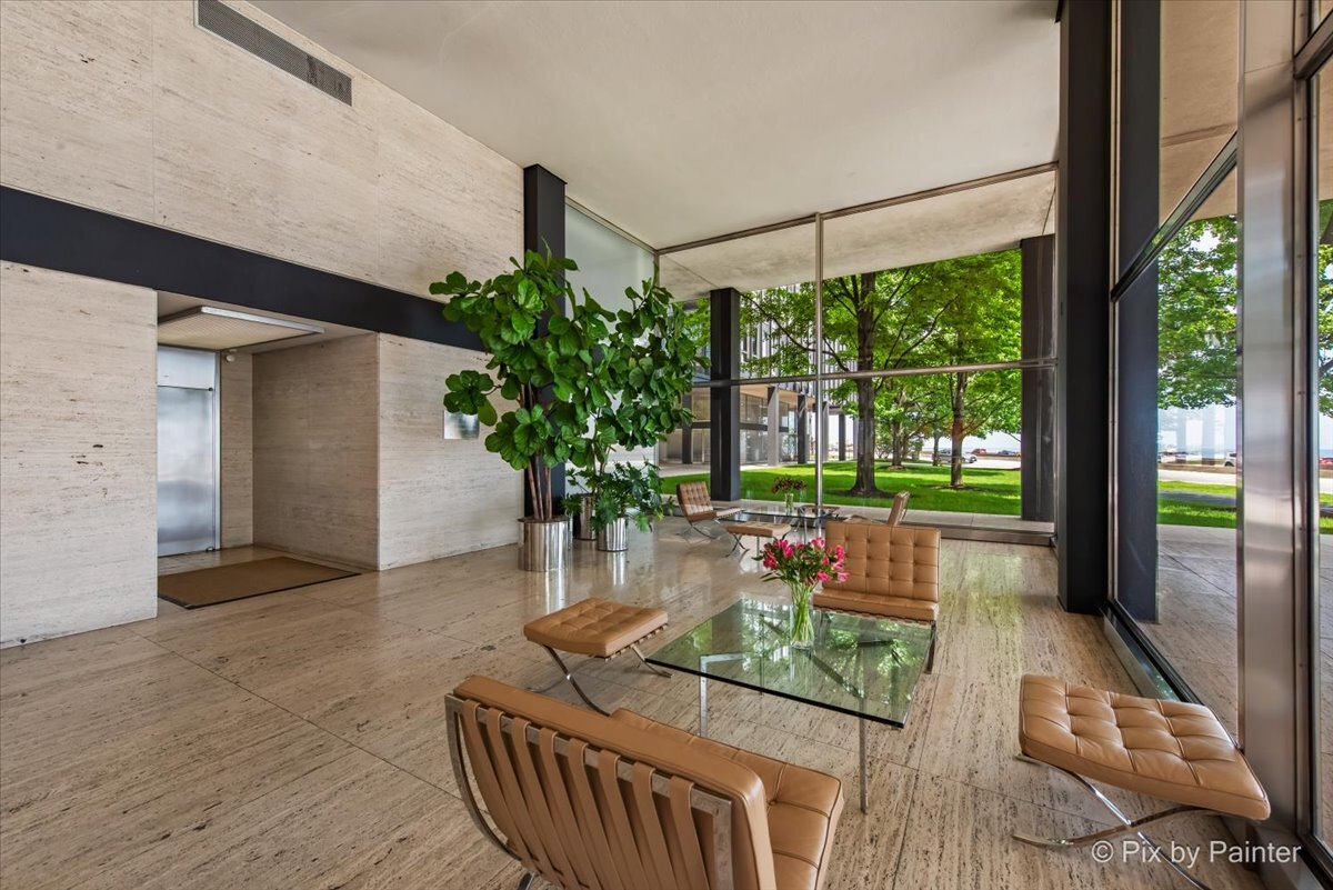 860 N LAKE SHORE Drive Unit: 4M