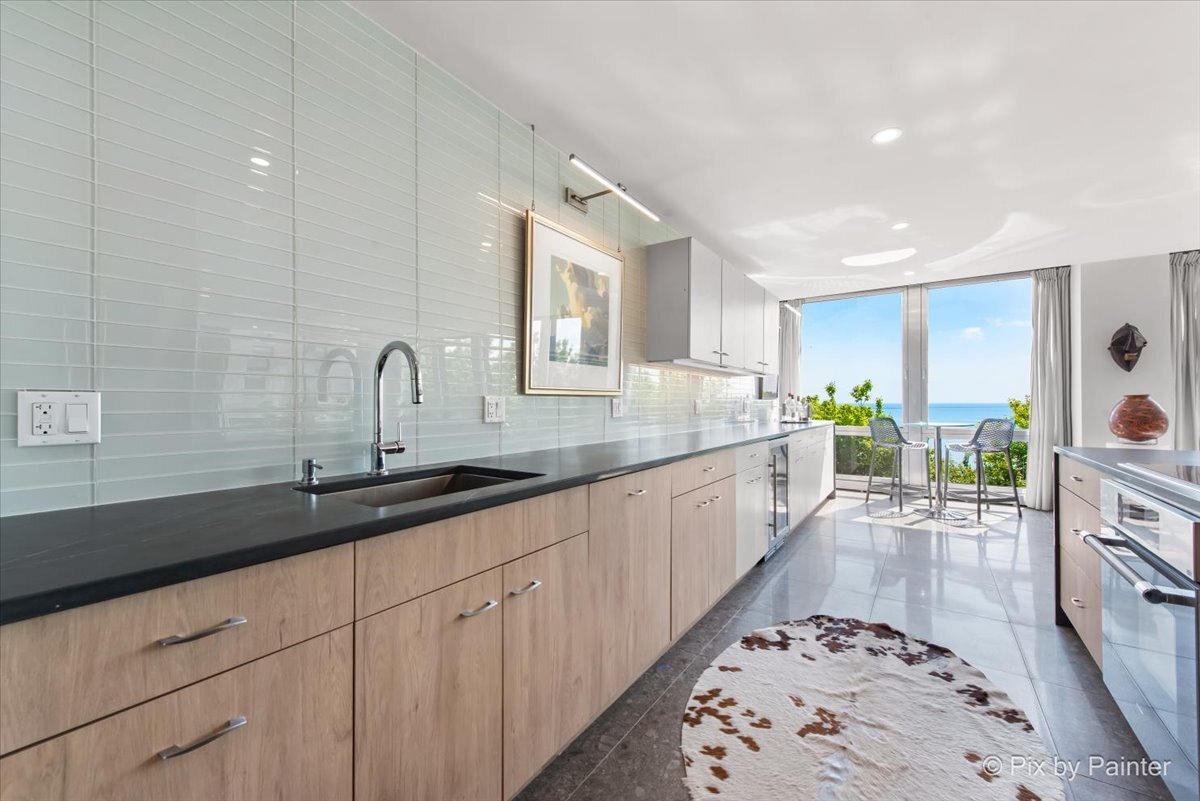 860 N LAKE SHORE Drive Unit: 4M