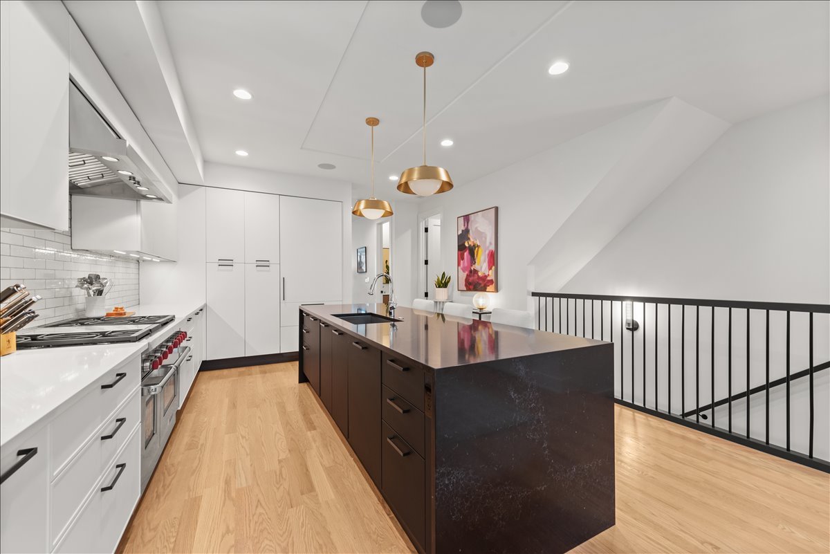 825 W Buckingham Place Unit: 3