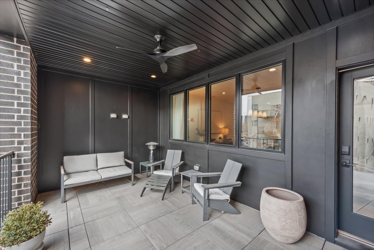 825 W Buckingham Place Unit: 3