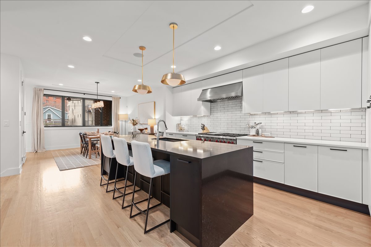 825 W Buckingham Place Unit: 3