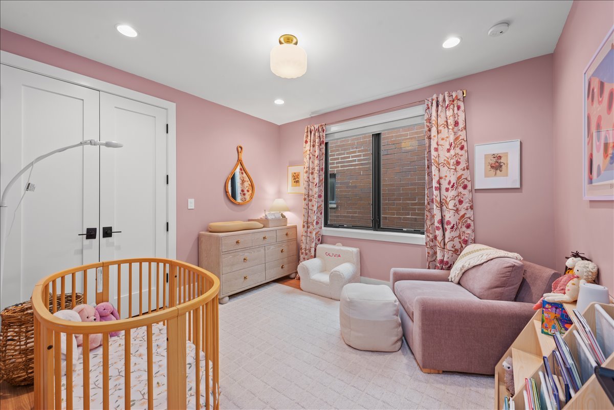 825 W Buckingham Place Unit: 3