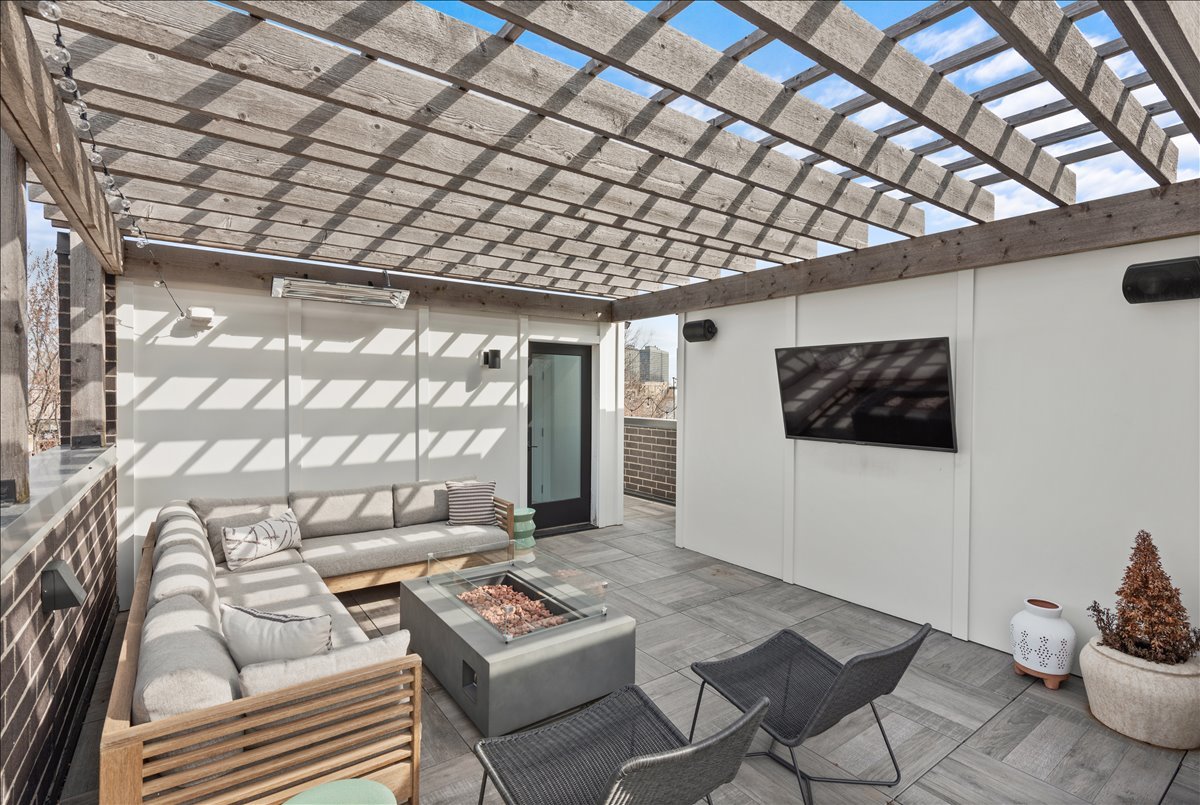 825 W Buckingham Place Unit: 3
