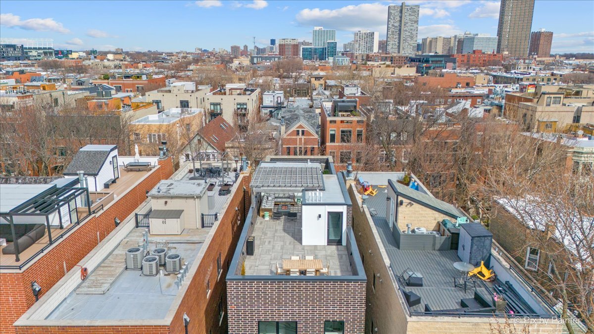 825 W Buckingham Place Unit: 3