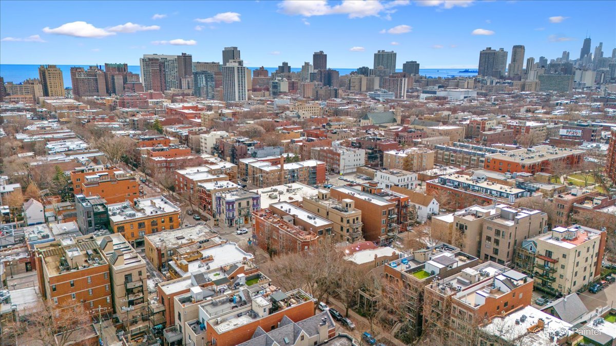 825 W Buckingham Place Unit: 3