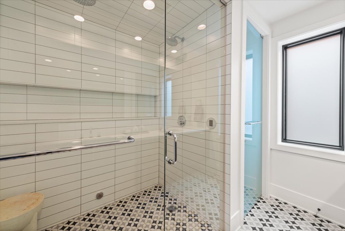 825 W Buckingham Place Unit: 3