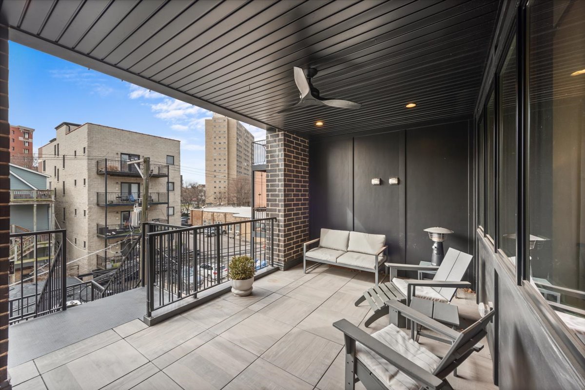 825 W Buckingham Place Unit: 3