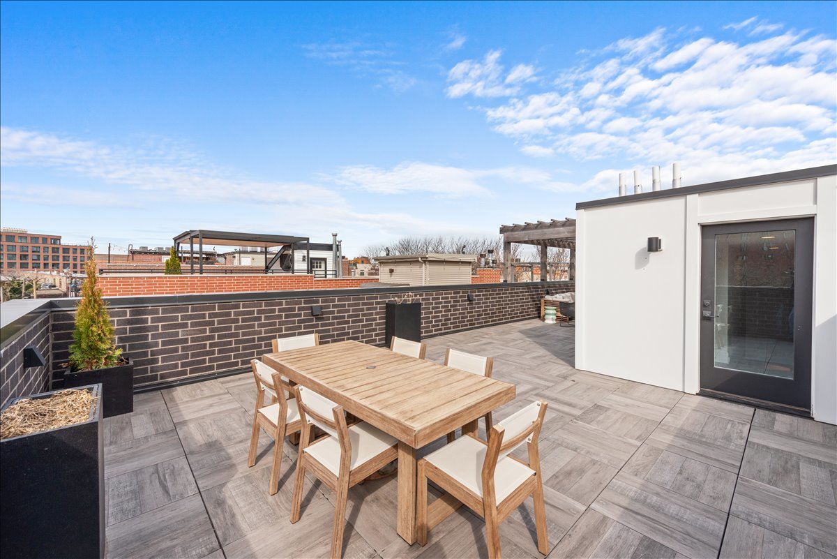 825 W Buckingham Place Unit: 3