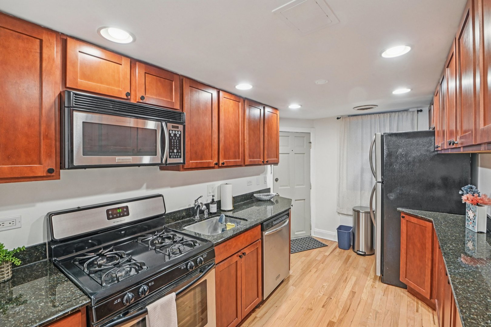 945 W Gordon Terrace Unit: GE