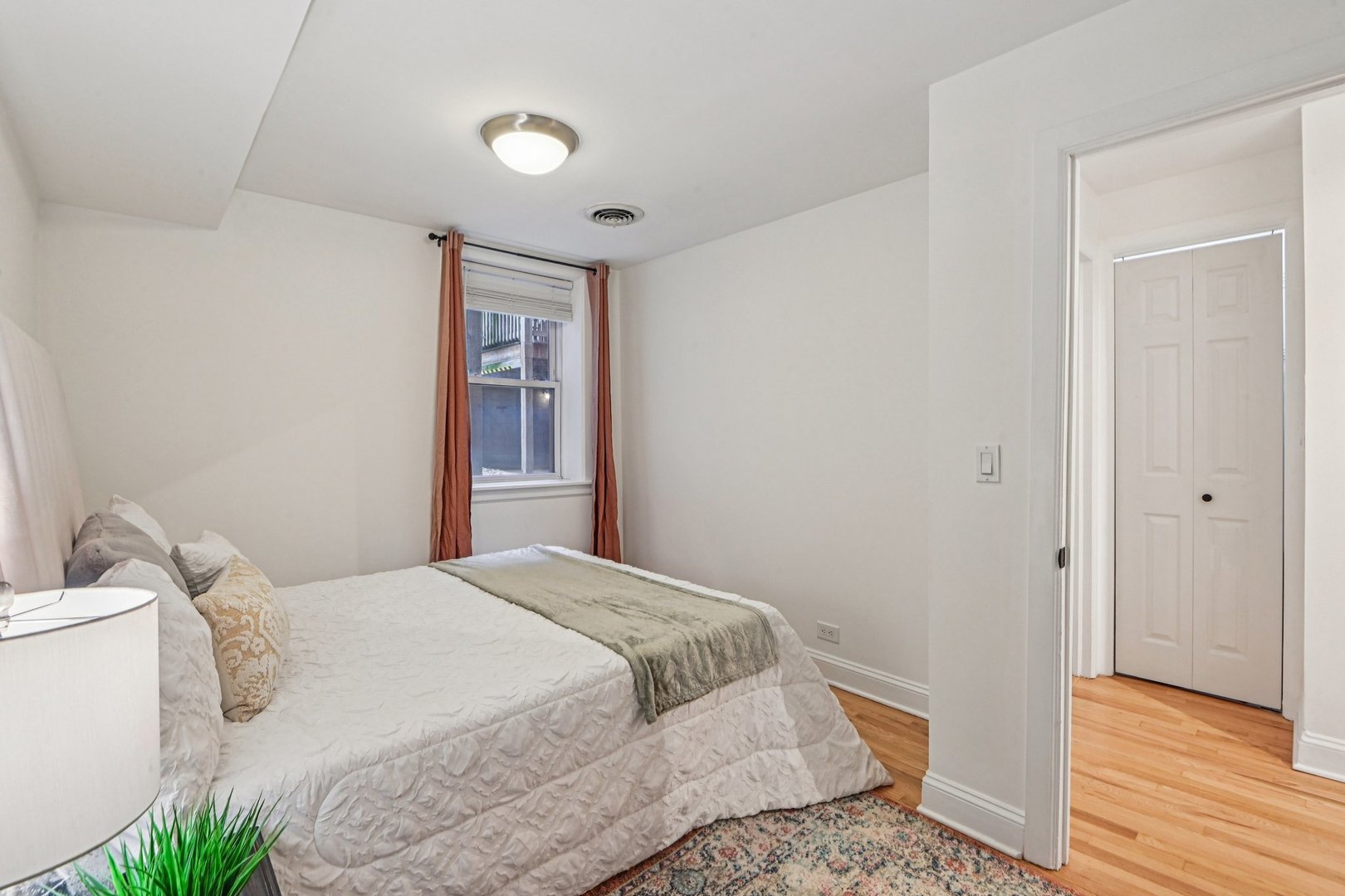 945 W Gordon Terrace Unit: GE