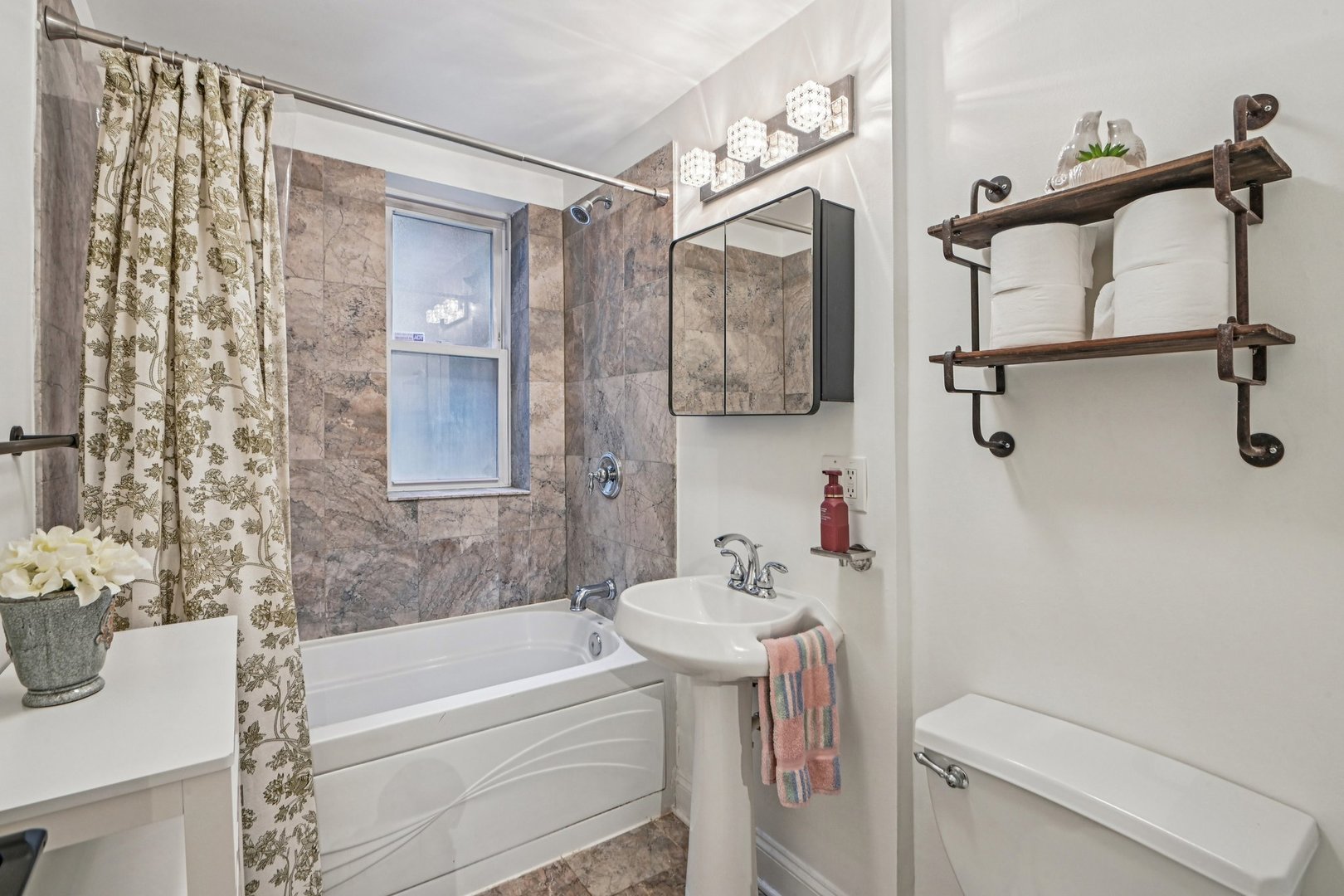 945 W Gordon Terrace Unit: GE