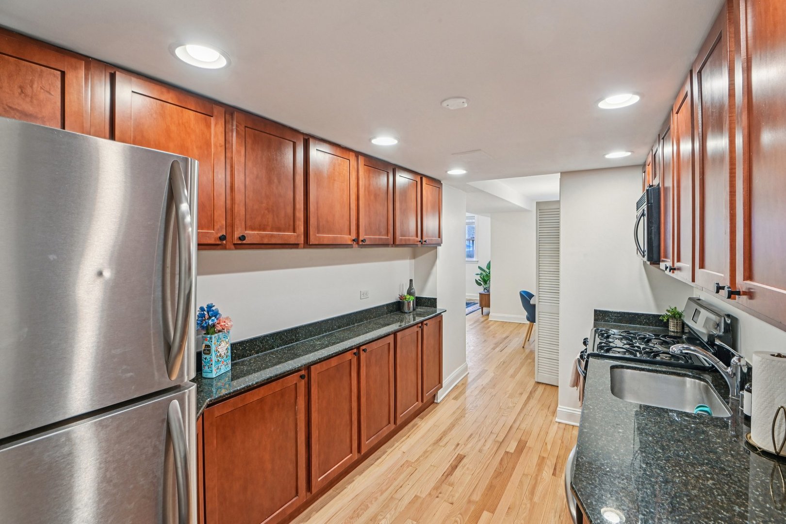 945 W Gordon Terrace Unit: GE