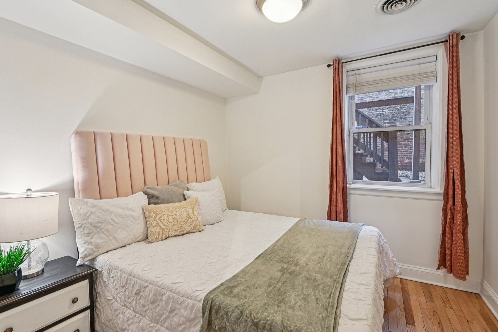 945 W Gordon Terrace Unit: GE
