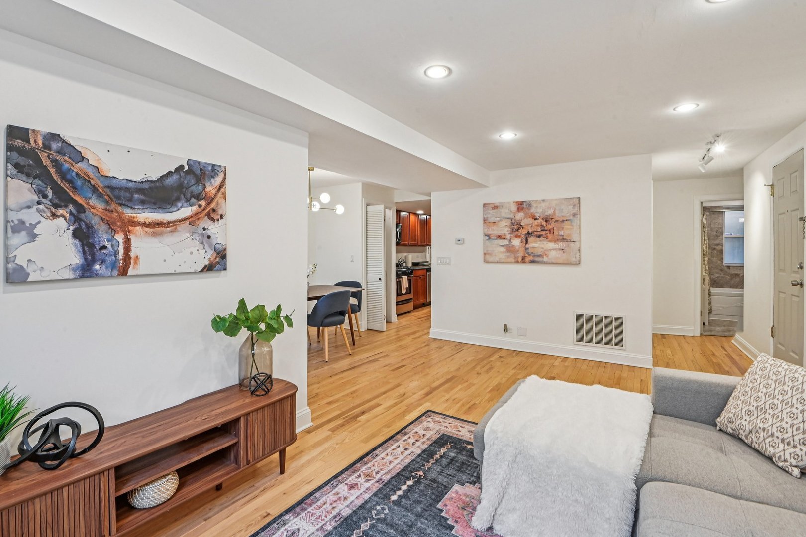 945 W Gordon Terrace Unit: GE