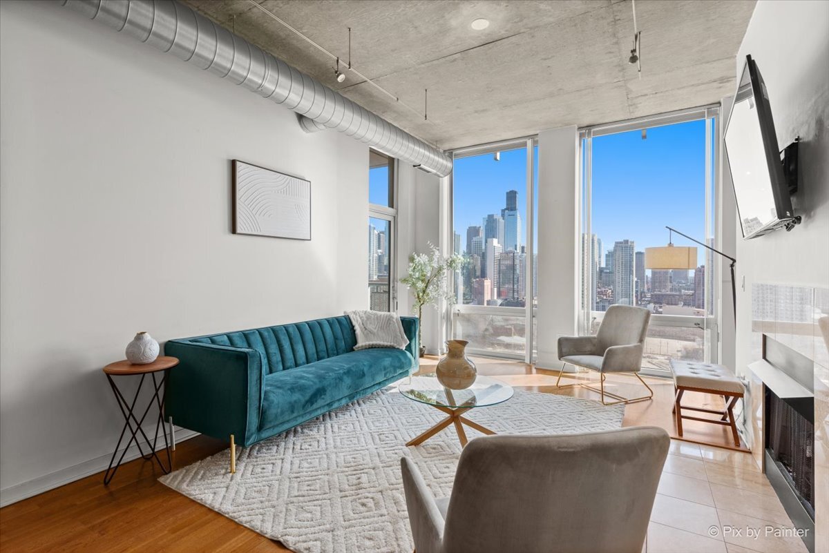 700 N Larrabee Street Unit: 1811