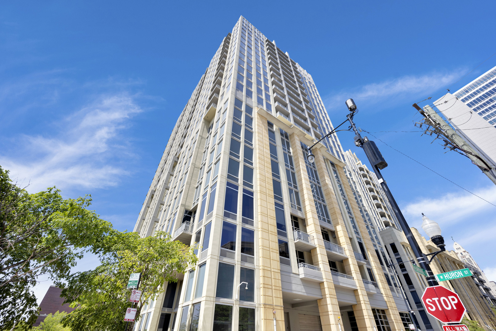 700 N Larrabee Street Unit: 1811